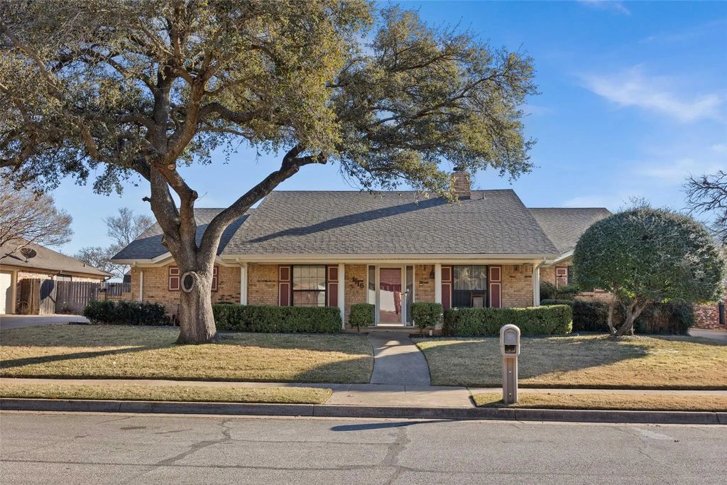 1116 Clear View Drive, Bedford