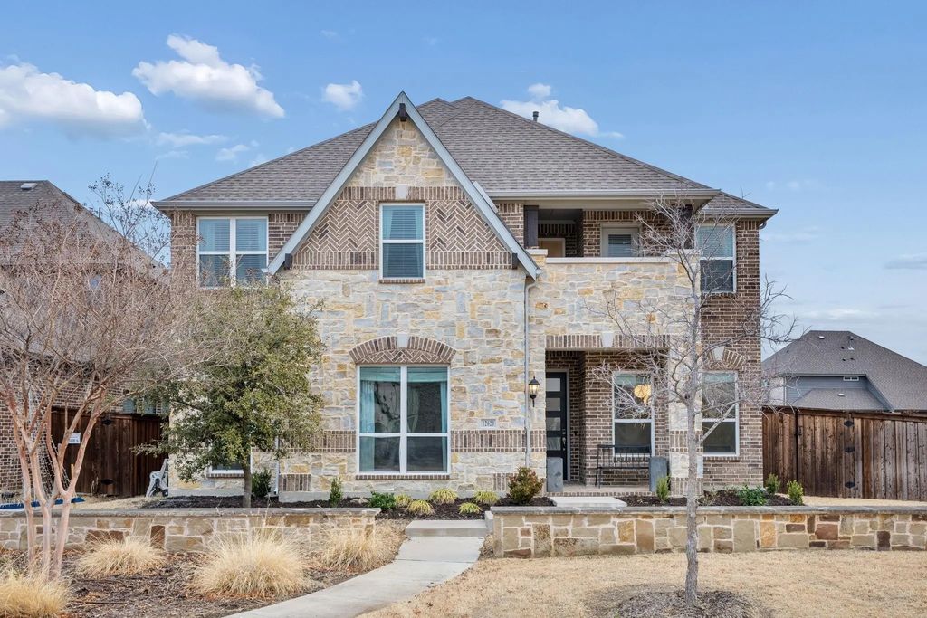 12620 Royal Oaks Lane, Farmers Branch