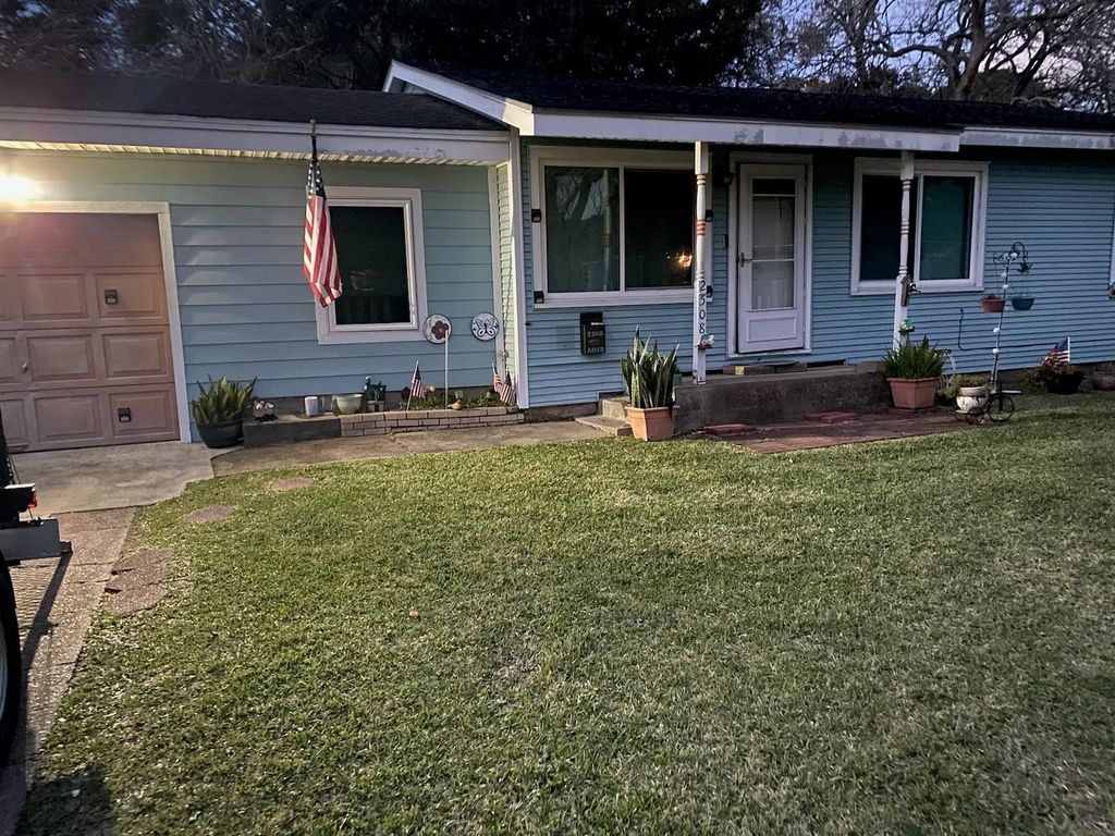 2508 N Houston Drive, La Marque