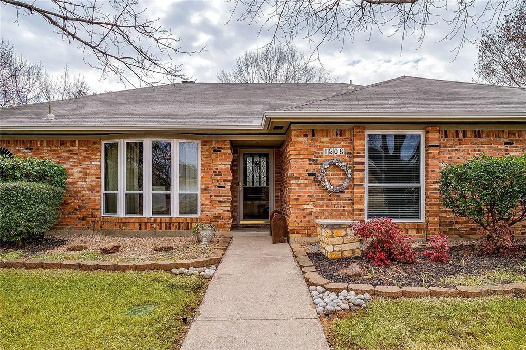 1508 Woodvale Drive, Bedford