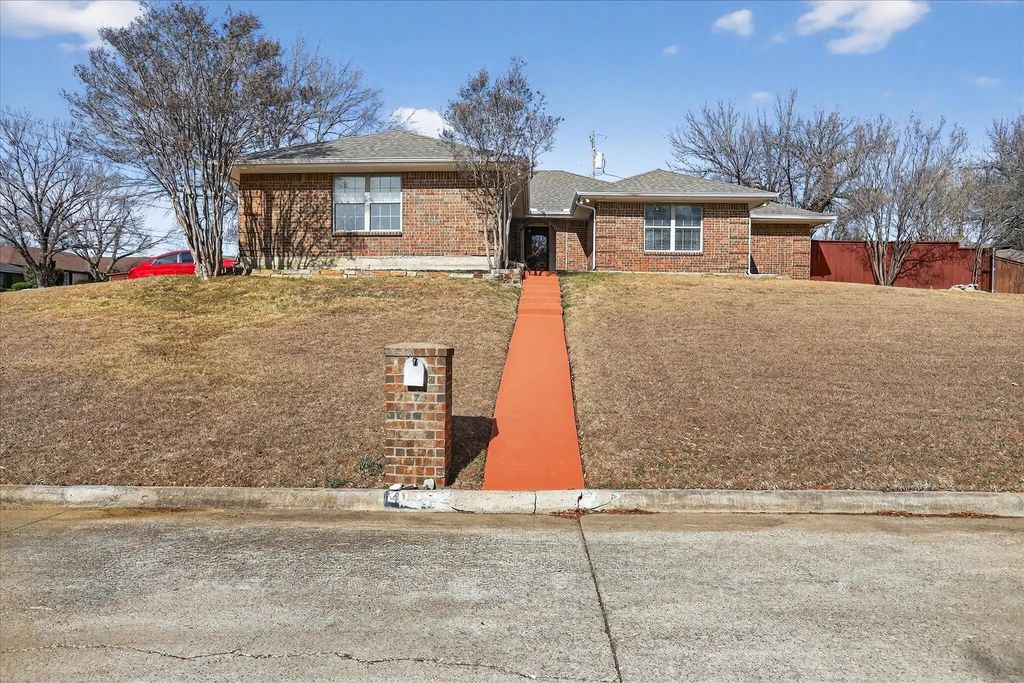 2010 Libby Lane, Grand Prairie
