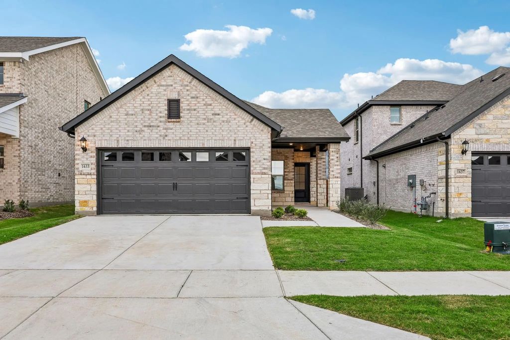 1633 Arches Road, Anna