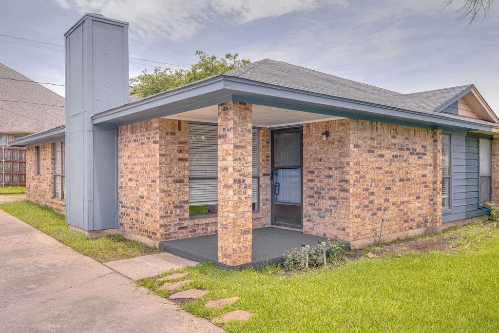 6821 Sierra Drive, North Richland Hills