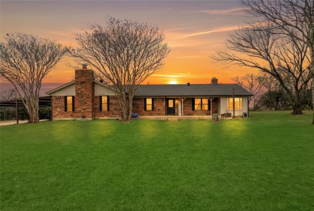 4525 N Highway 171, Cleburne