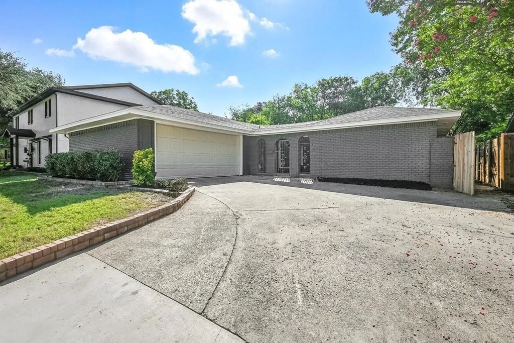 1614 Camero Drive, Carrollton