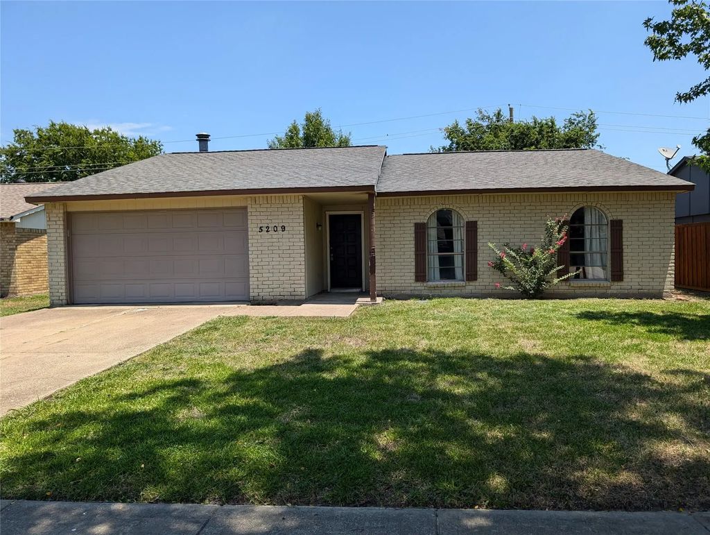 5209 Gates Drive, The Colony