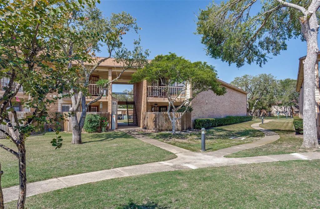 16301 Ledgemont Lane 262, Addison