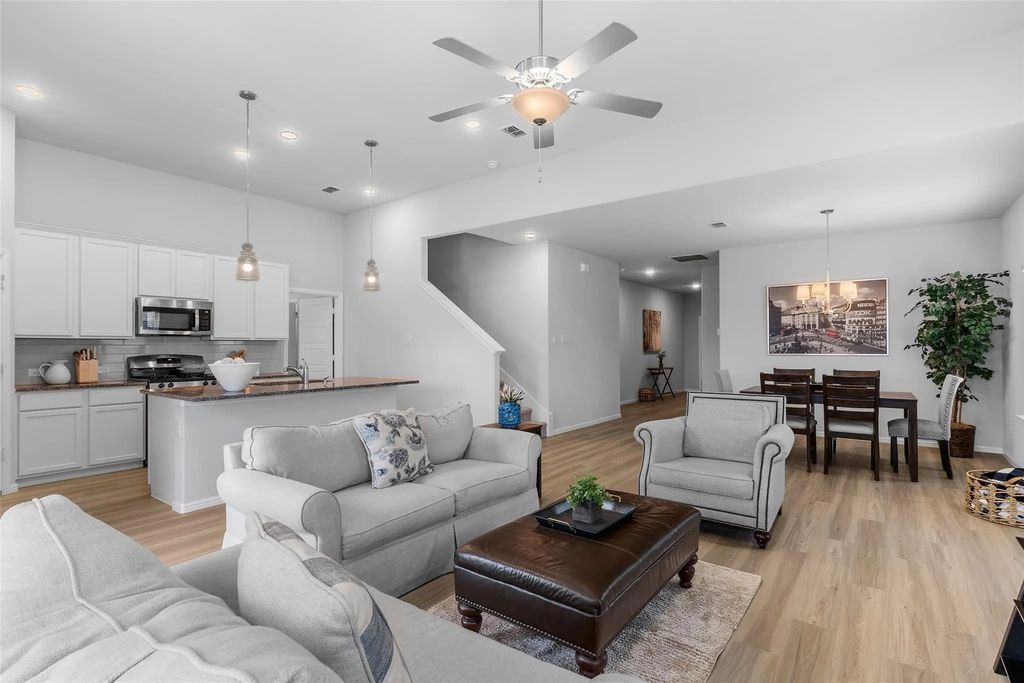 928 Violet Way, Celina