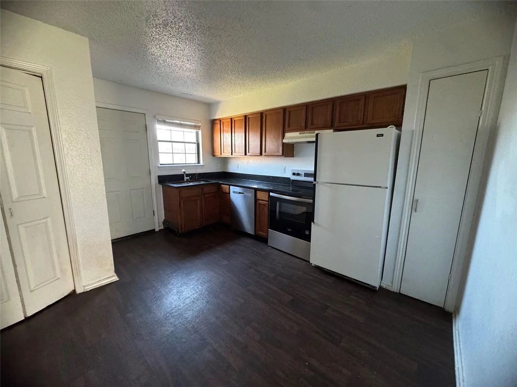 632 S Rogers Road, Irving