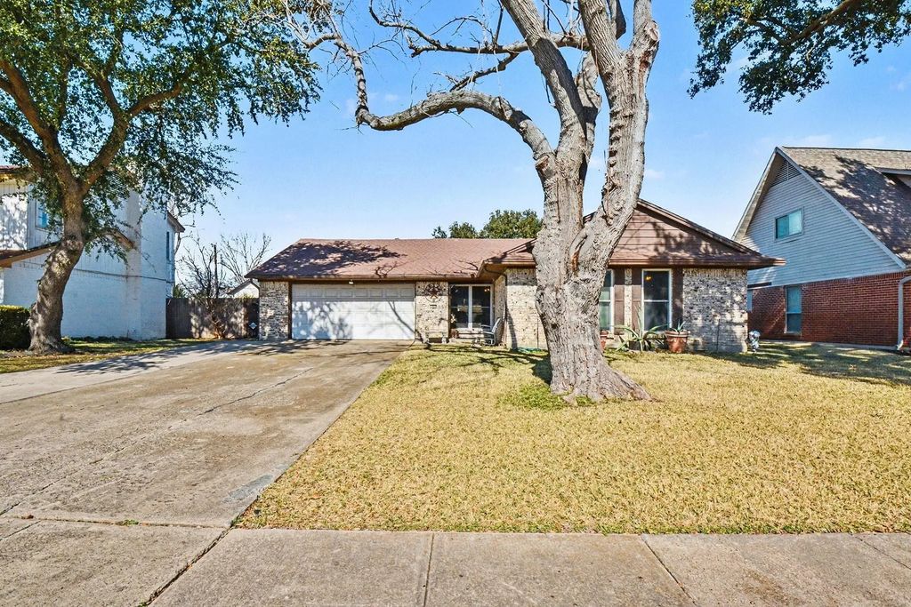 13057 Glenside Drive, Farmers Branch