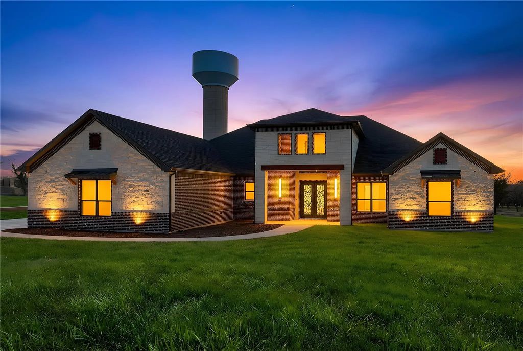544 High Tower Lane, Granbury