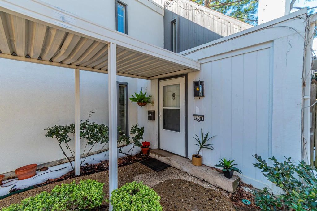 408 Hollyhill Lane, Denton