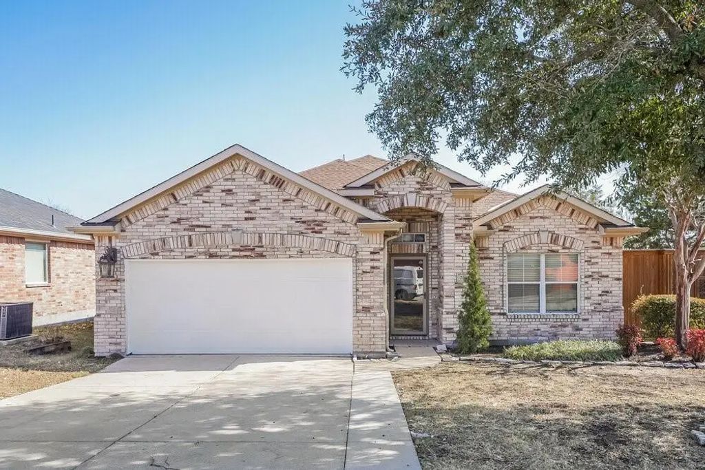 2668 Pioneer Bluffs Road, Balch Springs