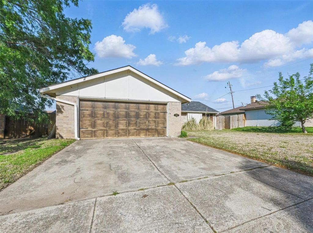 2306 Lavon Creek Lane, Arlington