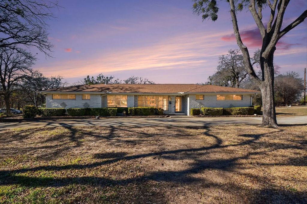 215 E Huitt Lane, Euless