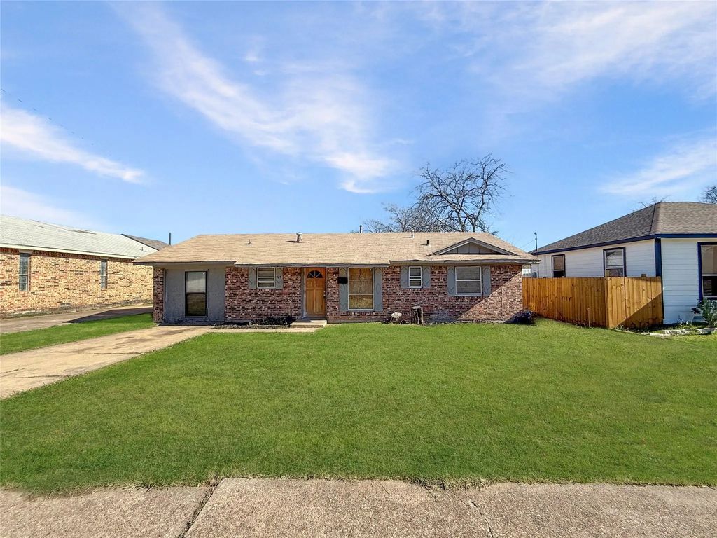 925 Manning Street, Grand Prairie