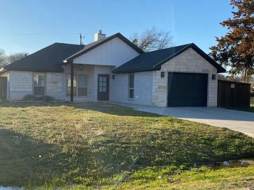 217 Birchwood Street, Azle