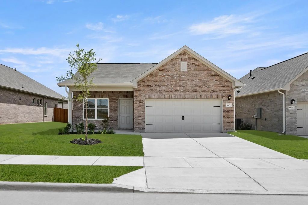 9629 Mcclane Farm Drive, Fort Worth