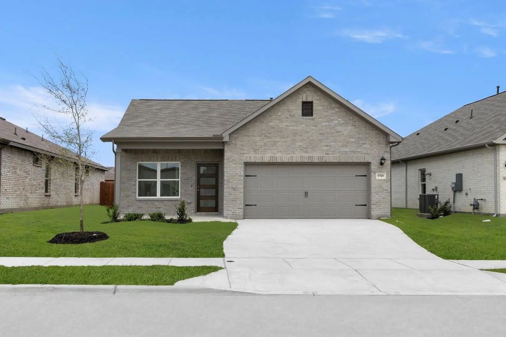 9709 Mcclane Farm Drive, Fort Worth