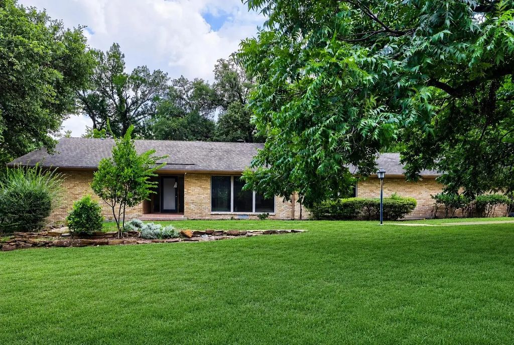 6606 Stonebrook Circle, Dallas