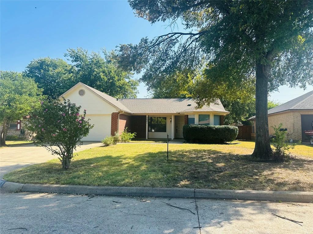 2621 Ozark Drive, Grand Prairie