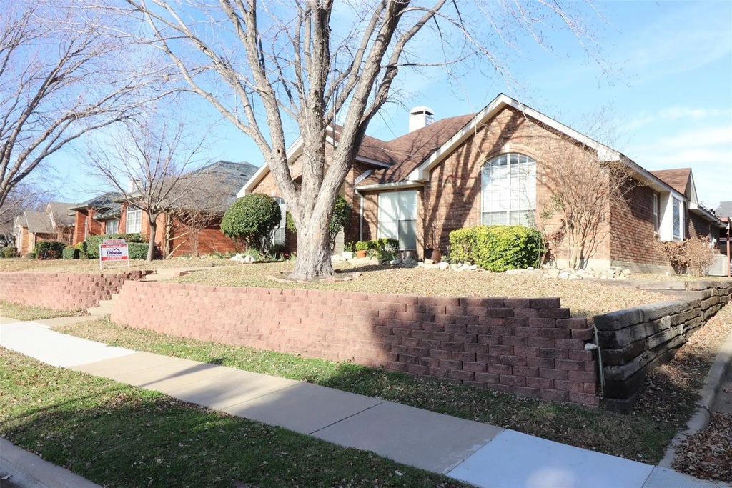 2117 Larkspur Drive, Carrollton
