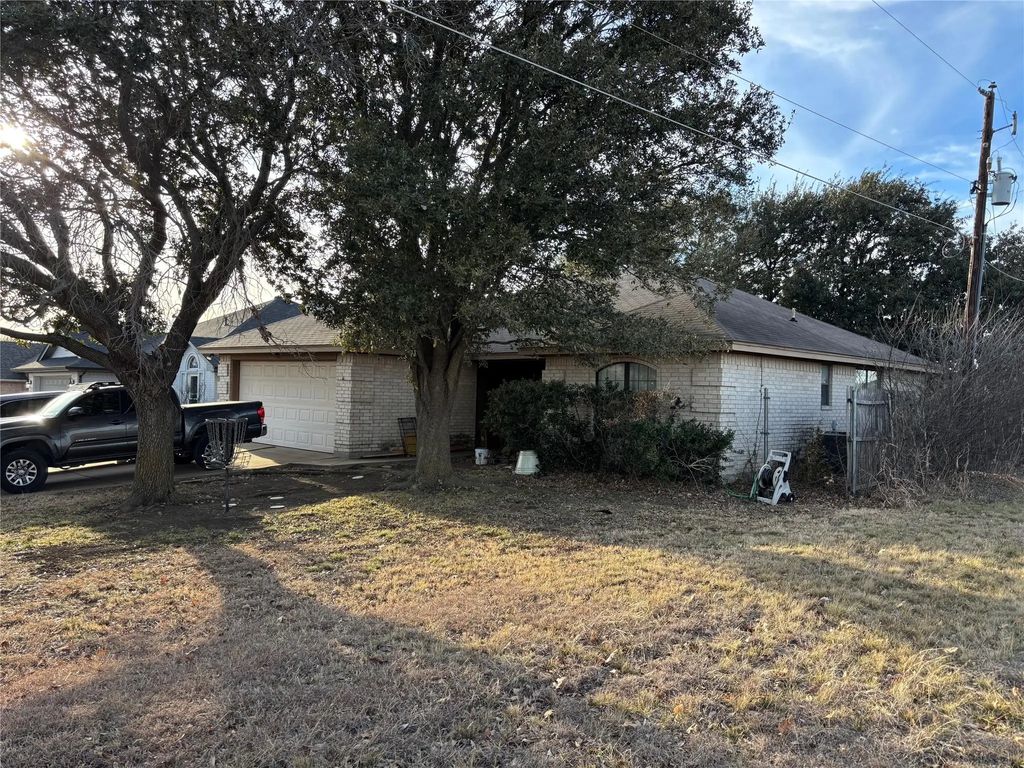 509 Brookside Court, Burleson