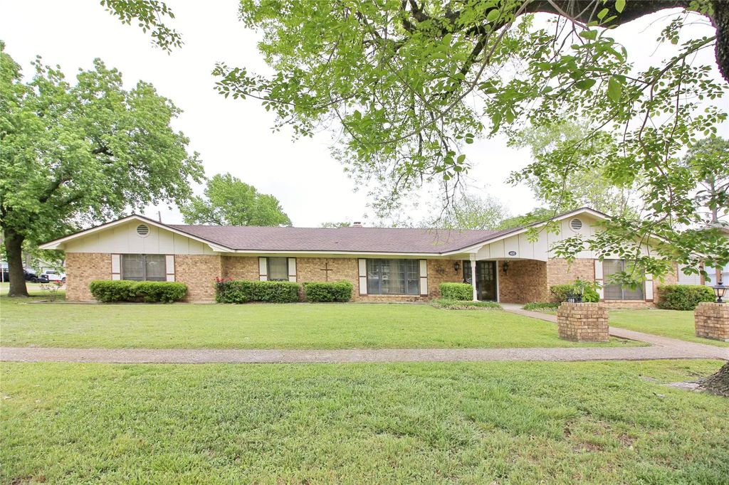 400 S Fordyce Street, Blooming Grove