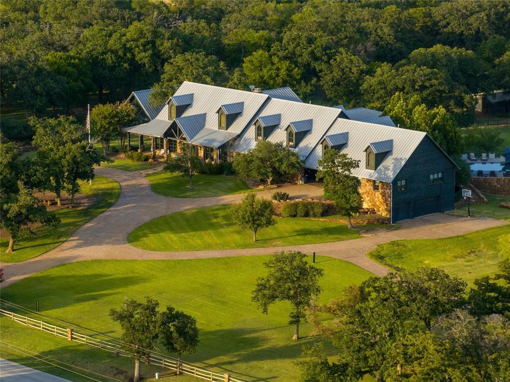 121 Harbor Lane, Hickory Creek