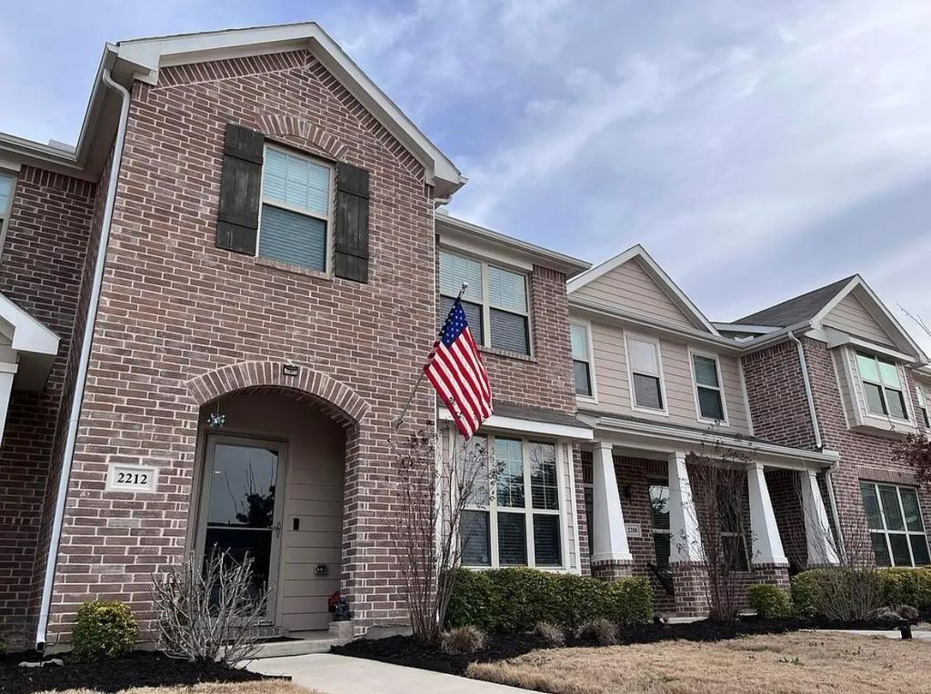 2212 Greystone Drive, Denton