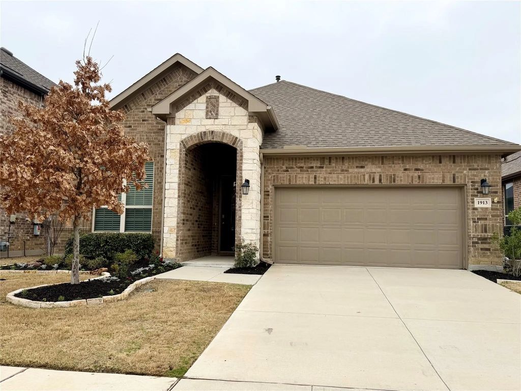 1913 Renwick Drive, Celina