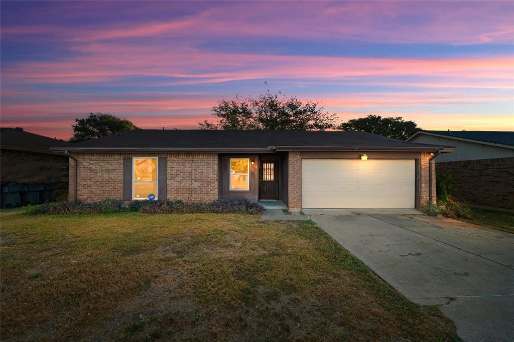 2742 E Pepperidge Drive, Lancaster