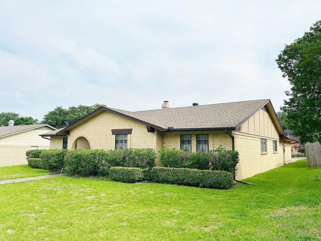 2910 Portsmouth Drive, Mesquite