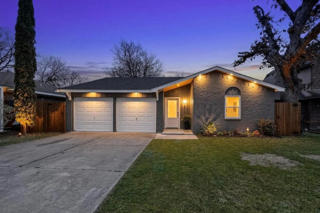 8210 Sussex Street, White Settlement