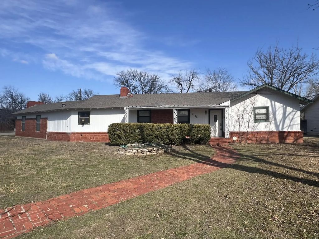 2100 11th Street, Brownwood