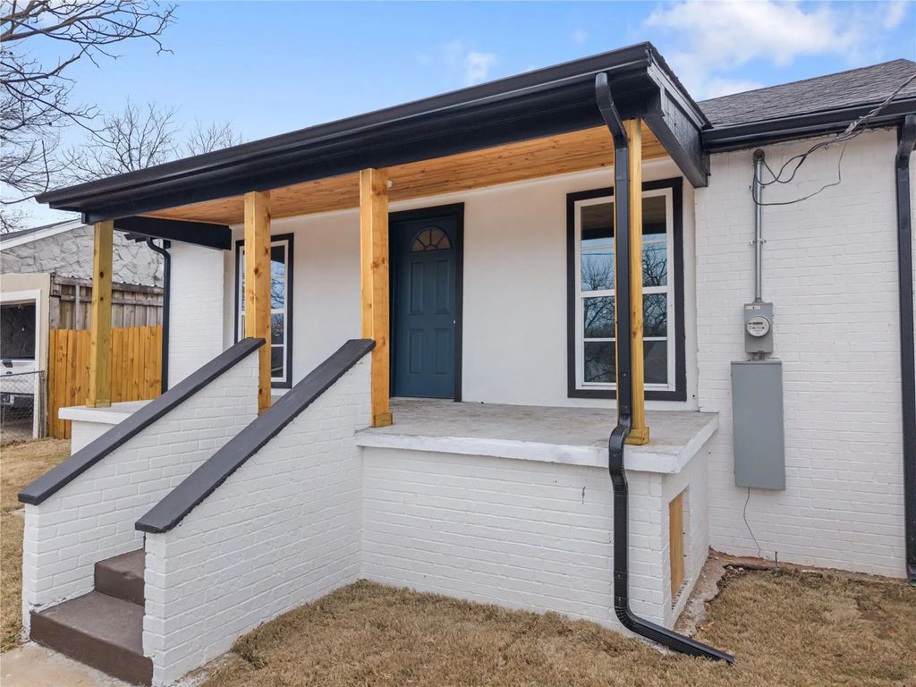 1715 Navaro Street, Dallas