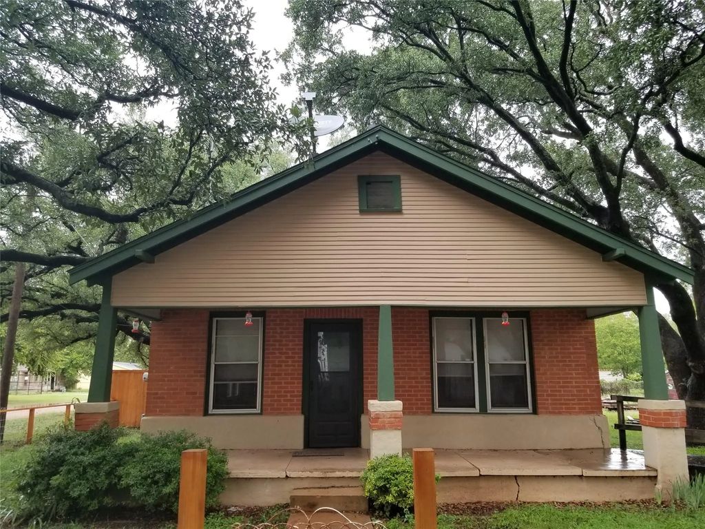 542 Elm Street, Buffalo Gap