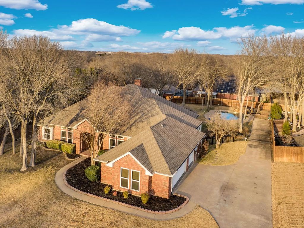 220 Ash Drive, Waxahachie