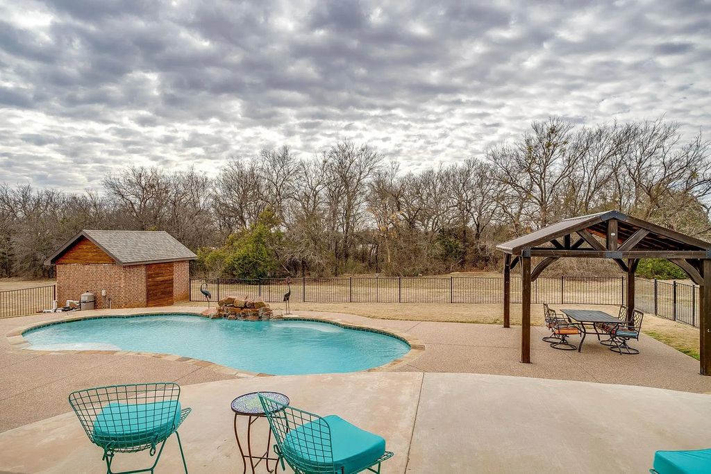 3303 Farm Land Court, Granbury