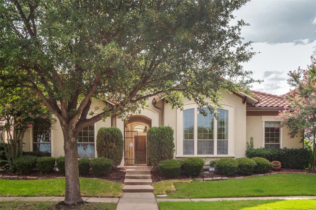 1106 Camino Lago, Irving