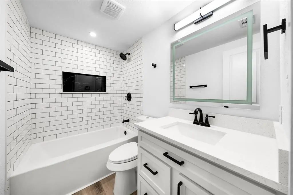 305 Kirby, Quinlan
