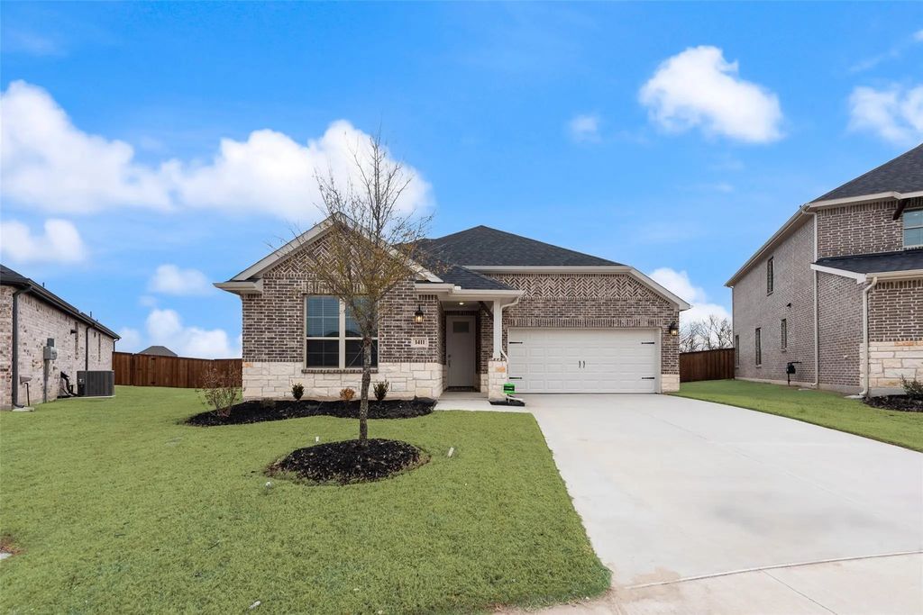 1411 Lowe Pond Street, Forney