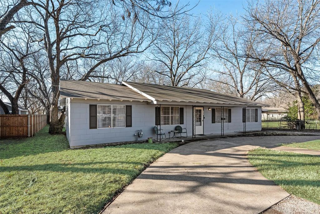 110 Hackberry Street, Lancaster