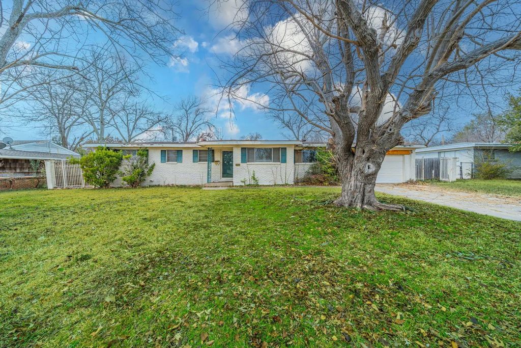3816 Springbranch Drive, Benbrook