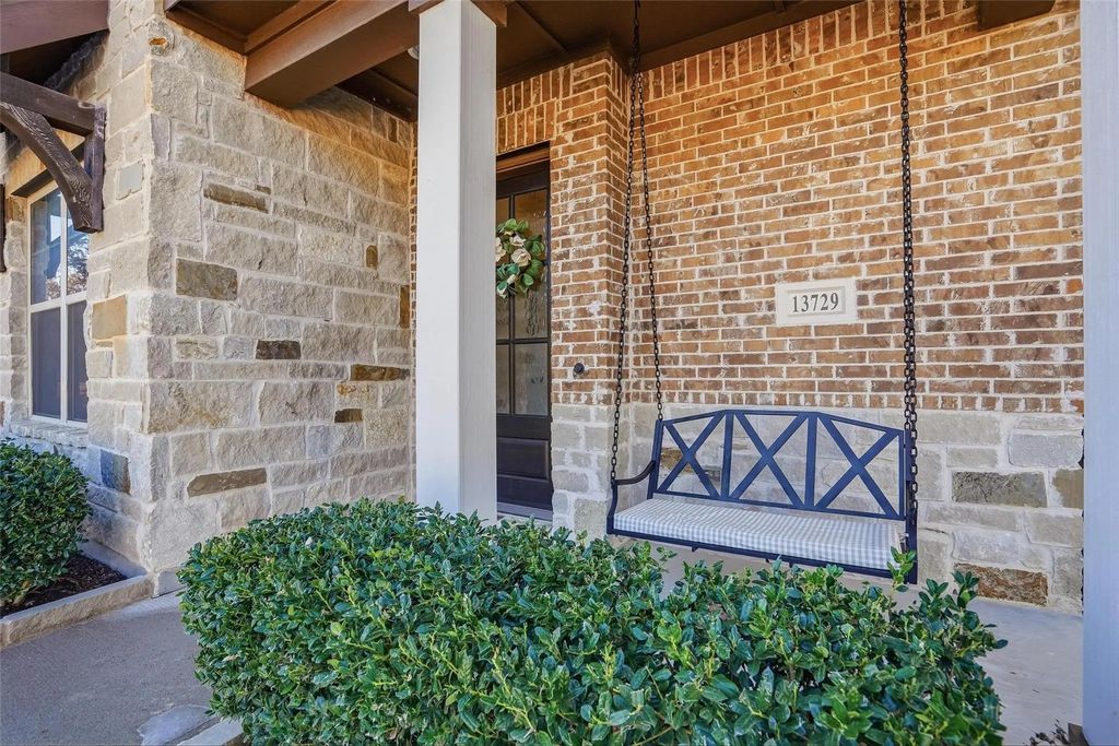 13729 Parkline Way, Fort Worth