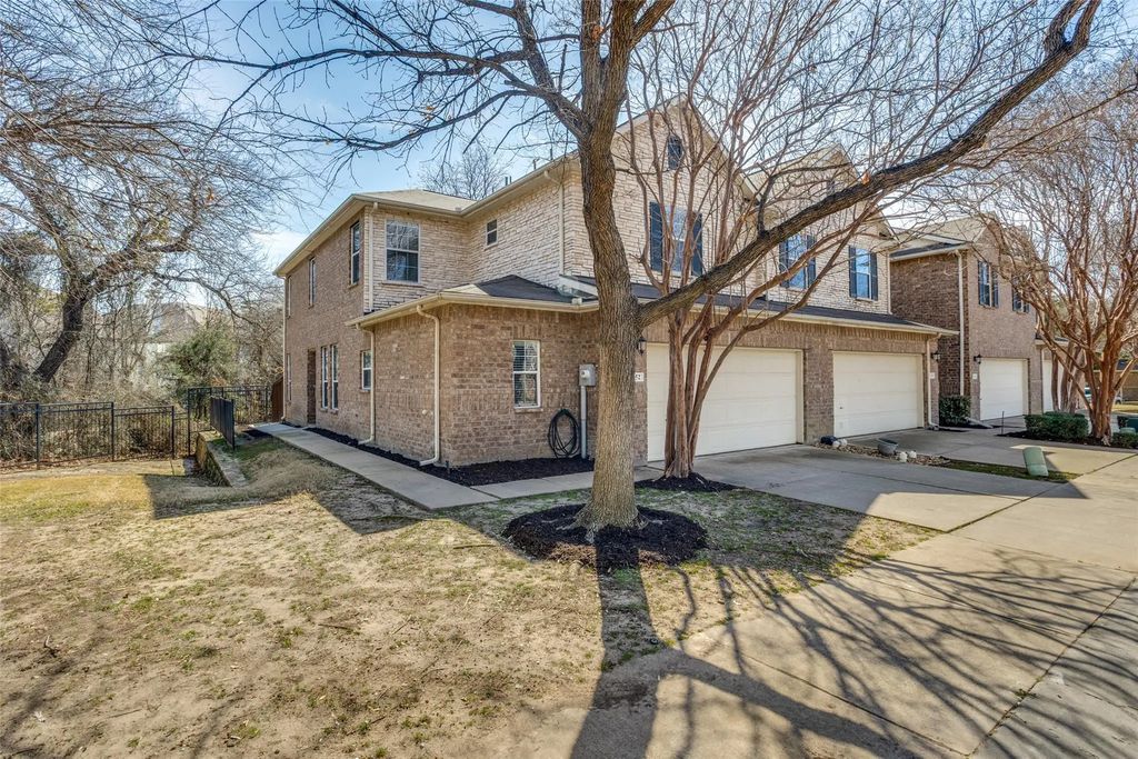 252 Turnberry Lane, Lewisville