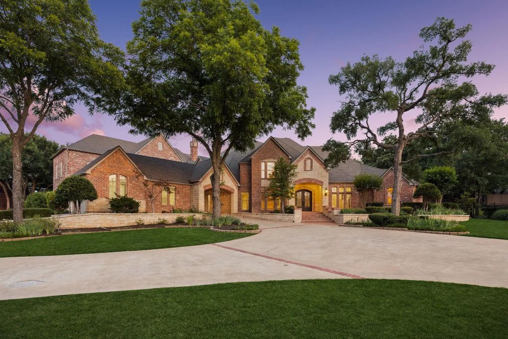 585 N Peytonville Avenue, Southlake