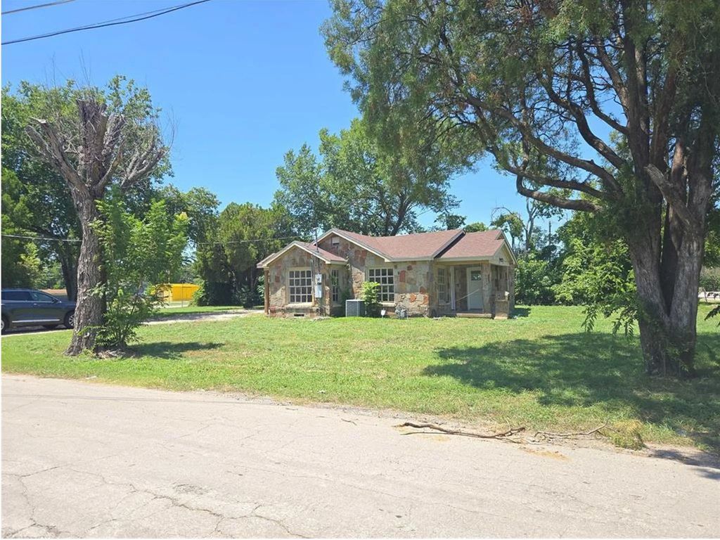 210 W Avenue A, Garland