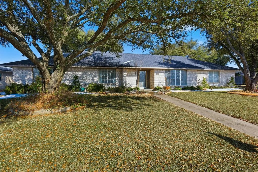 300 Red River Drive, Whitesboro