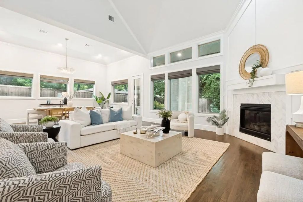 3932 Frontier Lane, Dallas